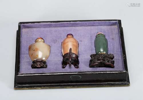 THREE CHINESE SNUFF BOTTLES, QING DYNASTY