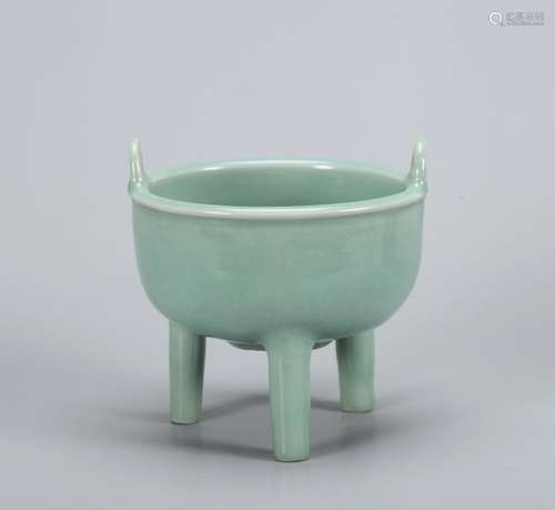 A CHINESE LONGQUAN CELADON TRIPOD CENSER