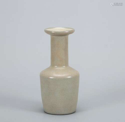 A CHINESE LONGQUAN CELADON VASE