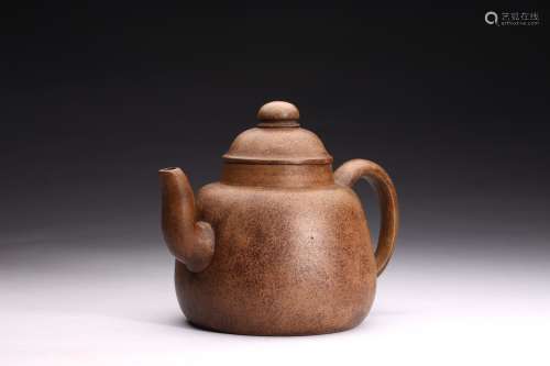 A YIXING ZISHA TEAPOT WITH BASE MARK