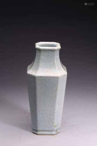 A GE-TYPE OCTAGONAL VASE