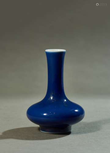 A CHINESE BLUE GLAZED VASE