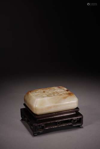 A WHITE AND RUSSET JADE 'RUYI' BOX AND COVER
