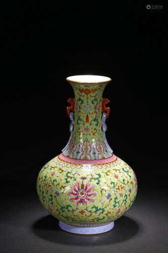 A FAMILLE-ROSE LIME-GREEN GROUND VASE