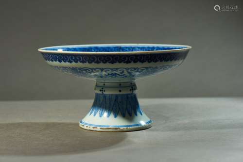 A BLUE AND WHITE 'LANDSCAPE' STEM DISH