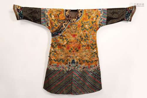 AN EMBROIDERED YELLOW SILK TWELVE DRAGON ROBE