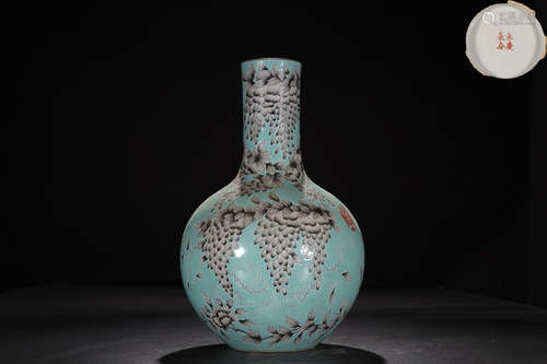 YONGQING CHANGCHUN MARK GLOBULAR FAMILLE ROSE VASE