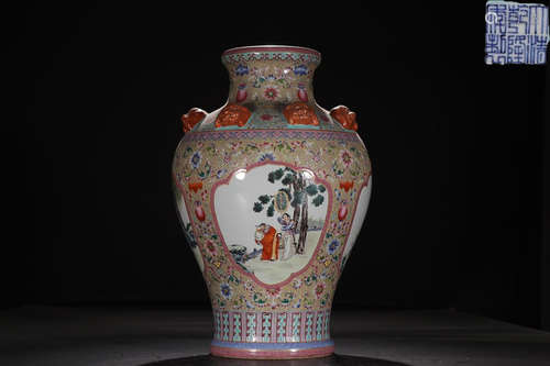 QIANLONG MARK FAMILLE ROSE GOLDEN-EDGE VASE