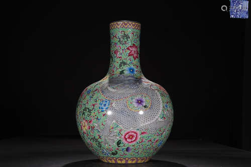 QIANLONG MARK GREEN GLAZE FAMILLE ROSE GLOBULAR VASE