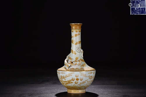 QIANLONG MARK PEA-GREEN GLAZE GOLDEN-EDGE VASE