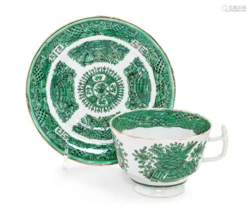 A Chinese Export Porcelain 'Green Fitzhugh' Cup and