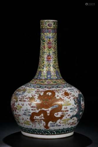 Qing Chinese Famille Rose Porcelain Vase,