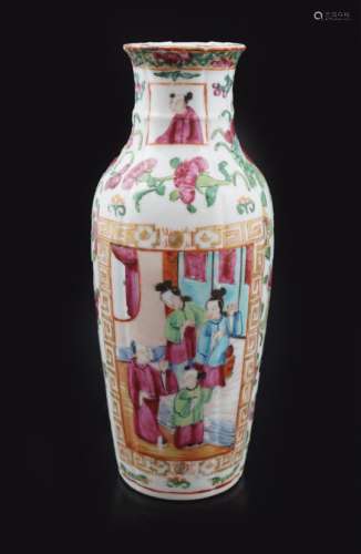 CHINESE QING PERIOD FAMILLE ROSE VASE