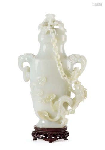 清十九世纪 白玉浮雕云龙纹套链活环耳盖瓶