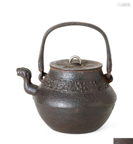 昭和时期 二代秦藏六造铁制夔龙纹兽首篕式汤沸