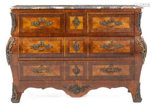 Commode tombeau de style Louis XIV-Régence  à