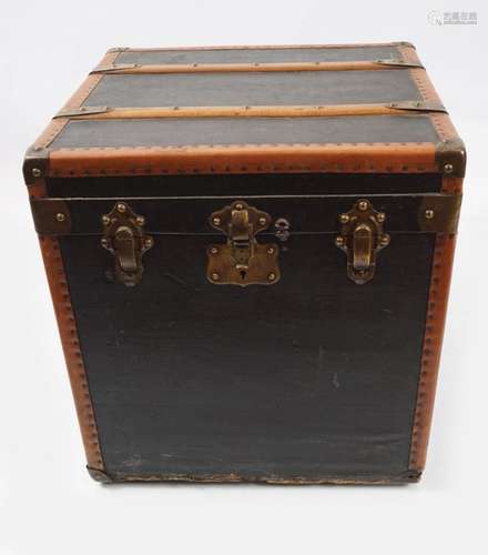 VINTAGE LEATHER TRAVELLING TRUNK