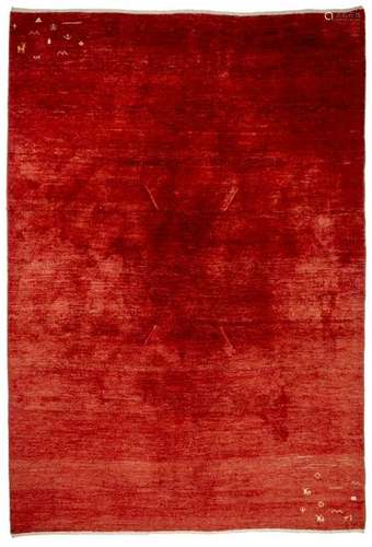 Tapis moderne en laine rouge chinée