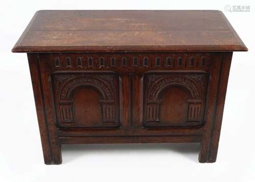 SMALL 19TH-CENTURY CARVED OAK TRUNK