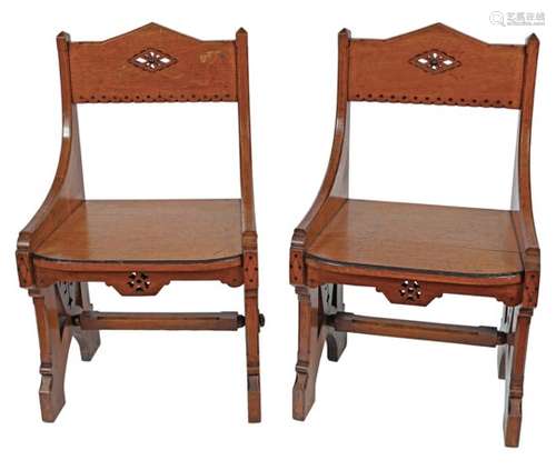 PAIR OF AESTHETIC REVIVAL OAK HALL SEATS