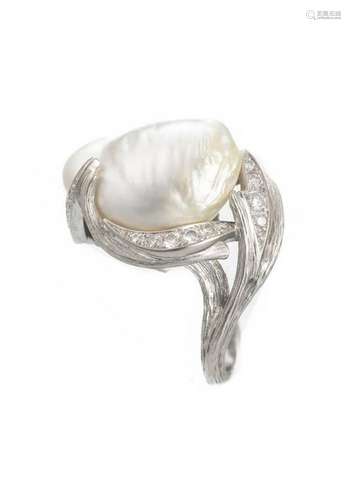 Bague en or gris .750, perle baroque de Tahiti