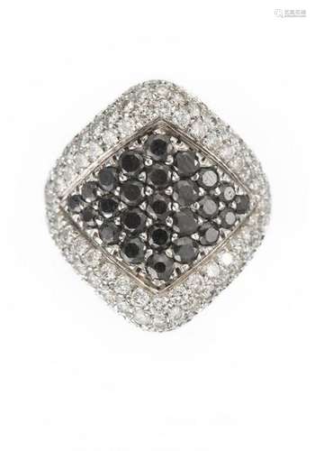 Bague en or gris .750, diamants noirs, env. 1,80 ct