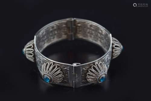 SILVER BANGLE