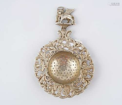 ORNATE SILVER GILT TEA STRAINER