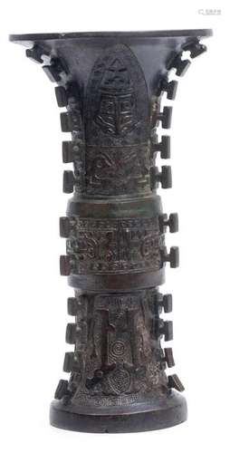 Vase en bronze de Chine Gu de style archaïsant