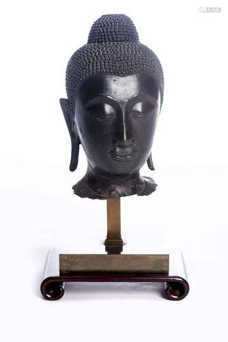 Tête de bouddha en bronze à patine noire de