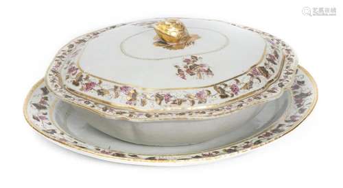 Terrine ovale en porcelaine de Chine fin XVIIIe d'é