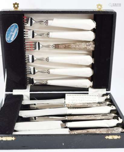 SET OF SHEFFIELD SILVER FRUIT KNIVES AND FORKS