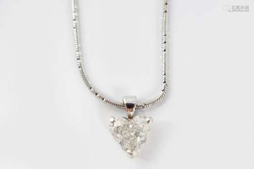 18 CT. WHITE GOLD PENDANT ON CHAIN