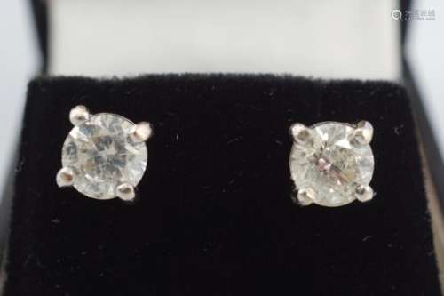 18 CT. WHITE GOLD AND DIAMOND STUD EARRINGS