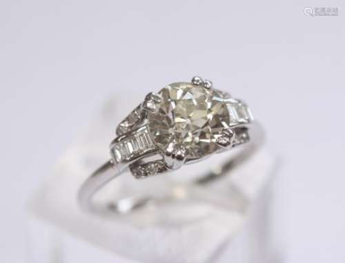 18CT WHITE GOLD ANTIQUE DIAMOND SOLITAIRE RING