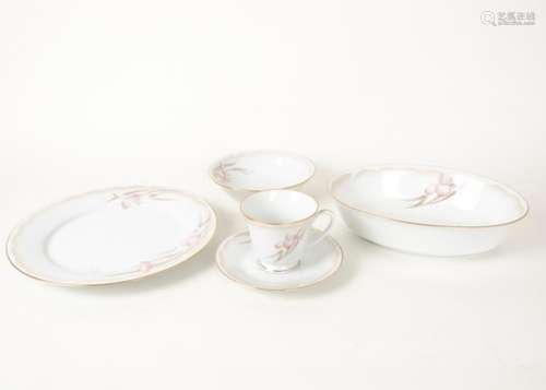 Noritake Sonata Design Tea and Dinner Ware, floral design table ware including, dinner plates,