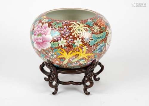 A Chinese Qianlong seal marked bowl, likely late 19th / early 20th Century, overglaze polychrome