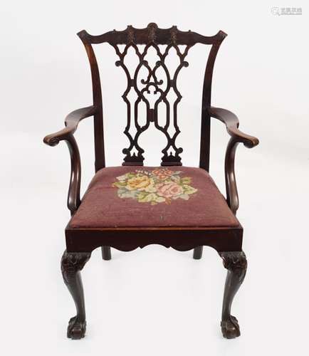 18TH-CENTURY CHIPPENDALE ELBOW CHAIR