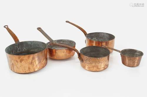 19TH-CENTURY GRADUATED COPPER SAUCEPANS