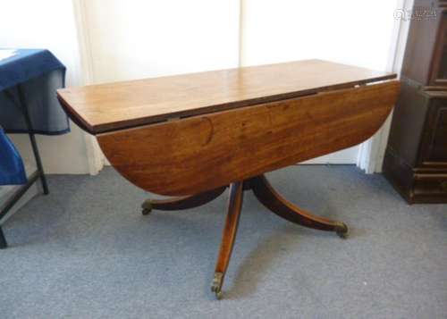 A Georgian mahogany drop leaf breakfast table, on turned bulbous column, quadriform base, 134 cm x