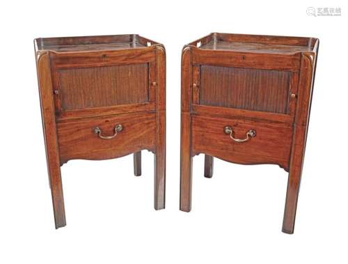 PAIR OF 18TH-CENTURY MAHOGANY TRAY TOP PEDESTALS