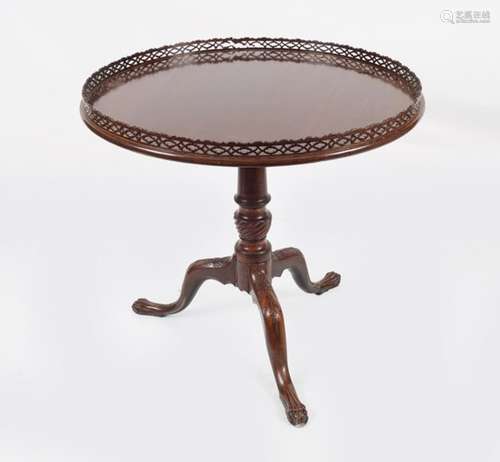 IRISH 18TH-CENTURY PERIOD MAHOGANY SILVER TABLE