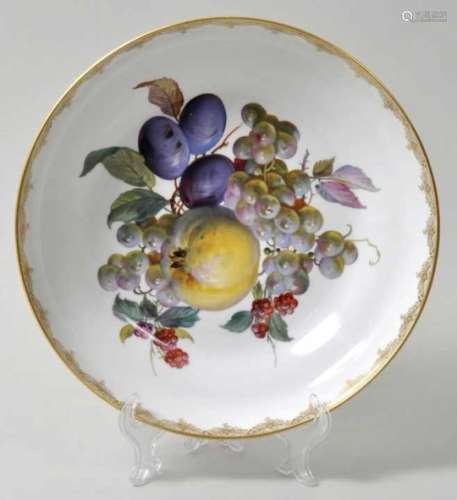 Runde Schale, Meissen, um 1900Glattrandige Form, im Fond reiche illusionistische Fruchtmalerei,