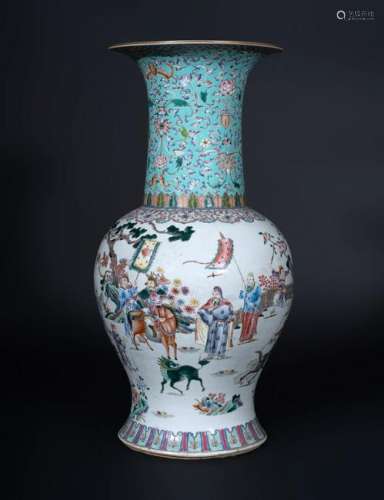 Arte Cinese  A baluster porcelain vase painted with