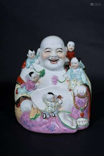 Arte Cinese  An enamelled porcelain Budai figure China,