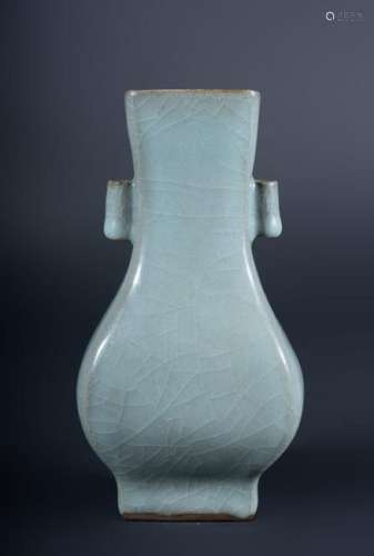 Arte Cinese  A celadon glazed arrow shaped pottery