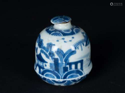 Arte Cinese  A blue and white porcelain vase painted