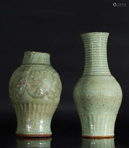 Arte Cinese  Two celadon glazed baluster vases China,