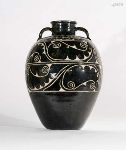 Arte Cinese  A Cizhou black glazed pottery vase with