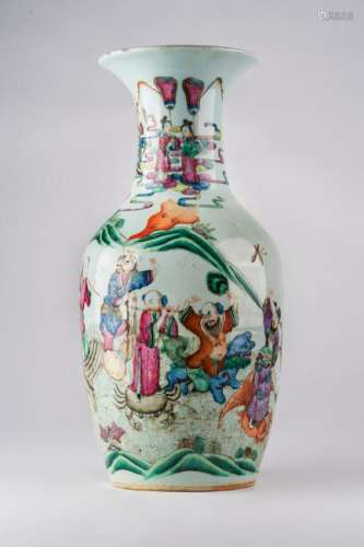 Arte Cinese  A baluster famille rose porcelain vase